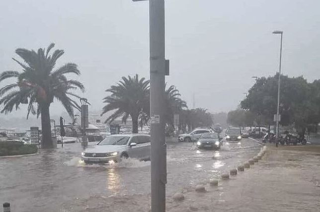 Makarska nakon nevremena pod vodom: Skoro 40 litara kiše po kvadratu izazvalo zastoje i kolaps