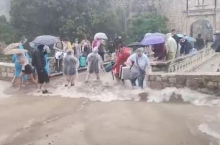 APOKALIPTIČNE SCENE IZ HRVATSKE! Ljudi jedva hodaju, ulice potopljene