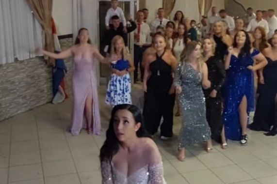 Mlada bacila buket, a onda je nastao haos: Ludilo na svadbi u BiH (VIDEO)