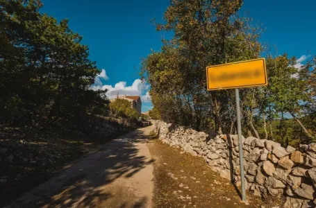 NAJLJEPŠE HRVATSKO SELO zove se po OVOM POVRĆU i svi umiru od smijeha kad čuju ime: Ima 2 stanovnika