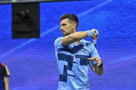 Đoković ponovo na udaru: Kontroverza zbog inovativne rukavice i bizarne optužbe