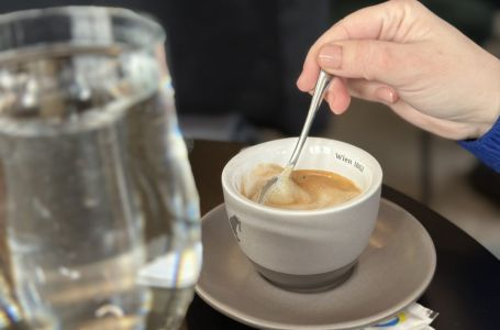 PREVISOKE CIJENE: Ispijanje kafe u kafiću postalo pravi luksuz