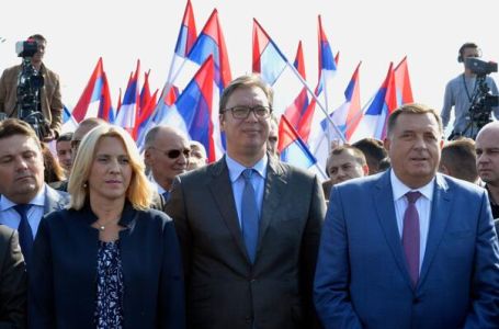 Politička svita iz RS s Vučićem na vježbi Vojske Srbije