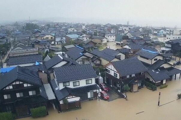 U Japanu i Južnoj Koreji evakuacije zbog poplava