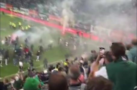JEZIVE SCENE POSLIJE UTAKMICE: Letjele baklje u sveopštoj tuči, navijači izvučeni sa terena (VIDEO)