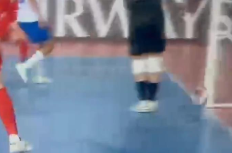 SKANDAL NA SVJETSKOM PRVENSTVU! Golman se pomjerio da lopta uđe u gol?!