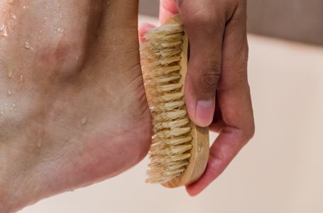 Ova jeftina namirnica kao rukom riješava ispucale pete: PRAVO JE BLAGO U KUĆI