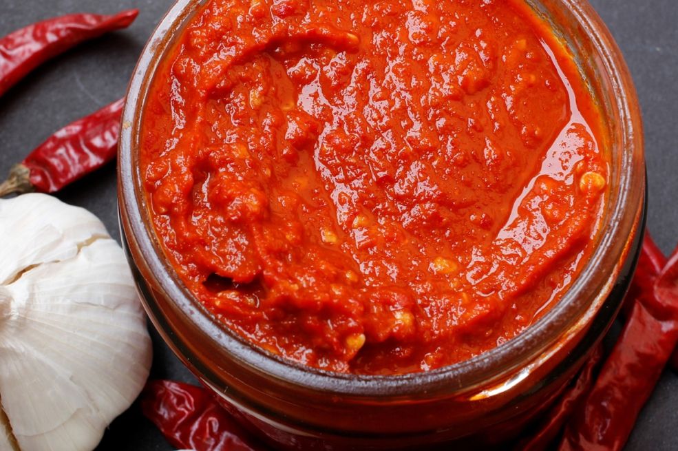 Ajvar gotov za 1 sat: Brzo i jednostavno, nema pečenja paprika i haosa u stanu