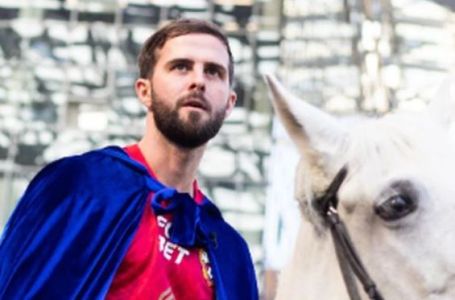 CSKA predstavio Miralema Pjanića NAJBIZARNIJIM VIDEOM IKAD: "Vidite li? Vratio sam se na konja"