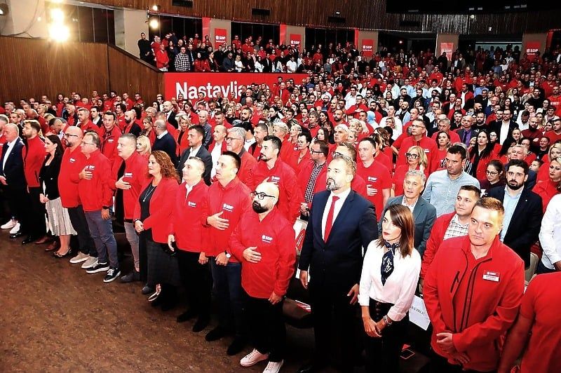 SDP održao završni skup pred nedjeljne izbore, građanima se obratili Nikšić, Karić, Šteta i Čengić