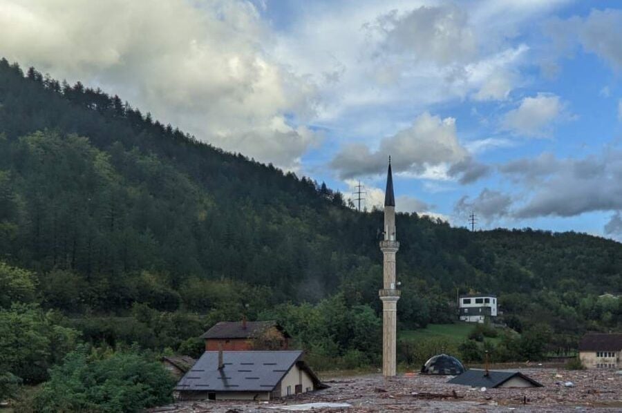 Odroni i poplave prekrili kuće u Donjoj Jablanici, viri samo vrh munare: GSS se probija do njih