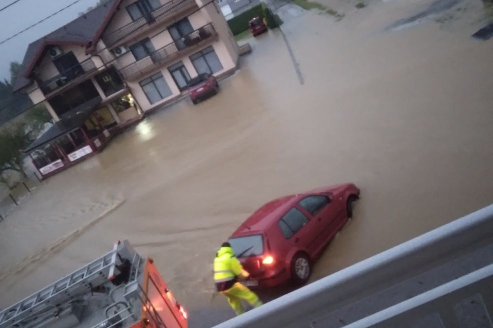 Ovo su načini na koje možete pomoći unesrećenima u poplavama u BiH