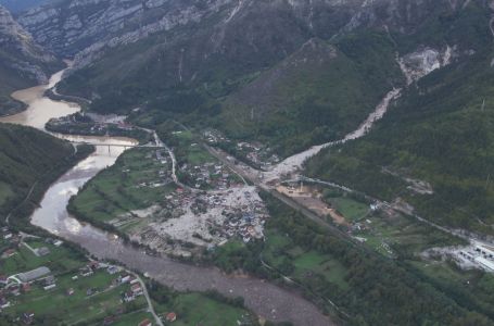 Spasioci i dalje tragaju za nestalim, evakuirano stanovništvo ugroženih područja