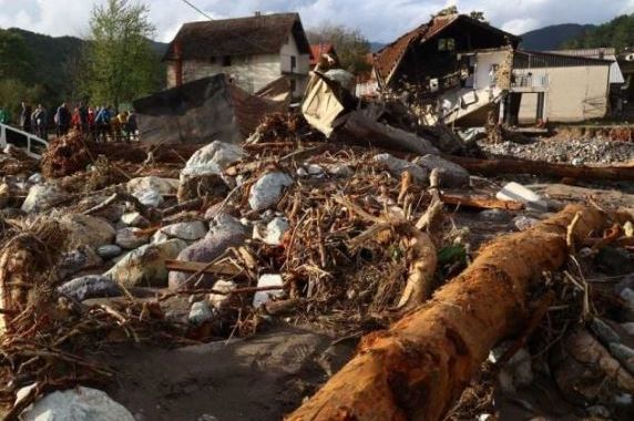 POPLAVE U BIH: U više od 10 sela pomoć još nije došla zbog ogromnih šteta na putevima