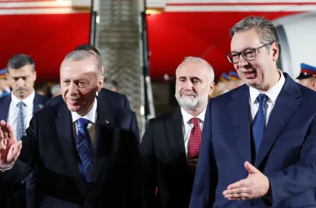 Erdogan stigao u Beograd, Vučić mu priredio srdačan doček na aerodromu