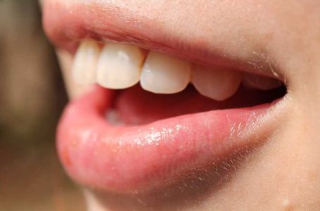 Krvarenje desni može biti znak da vam nedostaje jedna važna stvar