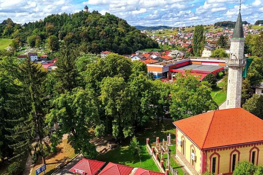 Građani Velike Kladuše o porazu Laburista: Oslobođeni smo dinastije Abdić