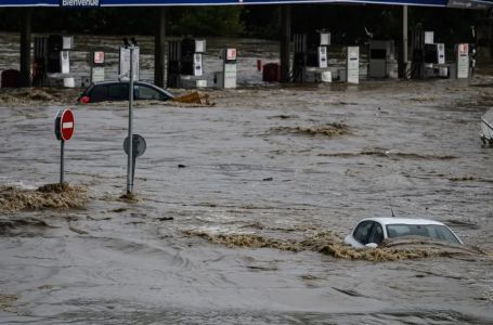 Bujica nosila automobile: Poplavljen evropski grad, objavljen snimak