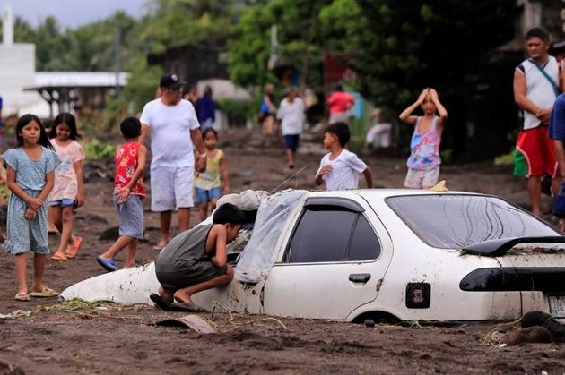 Strašna oluja poharala Filipine: Deseci mrtvih, 150.000 ljudi u bijegu