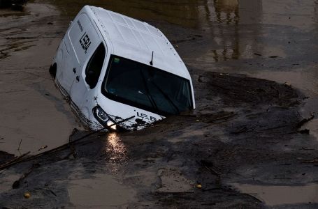 Stravične poplave u Španiji, više osoba poginulo, traga se za nestalima (VIDEO)