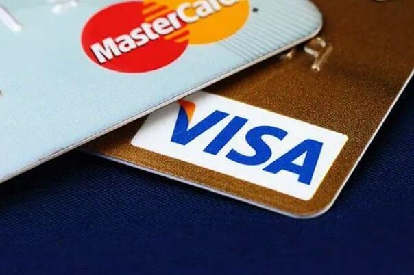 EU istražuje naknade Visa i Mastercard: Uticaj na trgovce