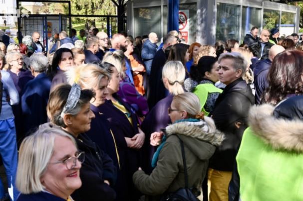 Protest radnika KCUS-a: "Vrijeme je da se stane u kraj samovolji uprave"