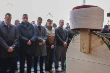 Veliki broj građana se oprostio od Ismeta ef. Spahića: "Živio kako je i govorio, ponizan pred Bogom"