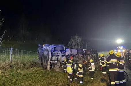 Nesreća u Austriji: Prevrnuo se kamion vozača iz BiH (30)