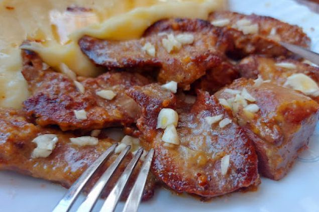 Džigericu prije prženja uvijek pospite 1 namirnicom: Neće se stvrdnuti i biće ukusnija nego ikad