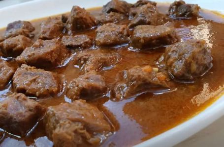 Ovu namirnicu uvijek dodajte u gulaš, meso će se raspadati, a ukus biti nezaboravan