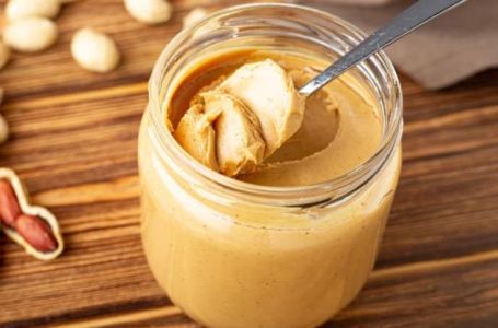 DOMAĆI KIKIRIKI PUTER OD JEDNOG SASTOJKA: Neuporedivo jeftiniji od kupovnog, a gotov za 10 minuta