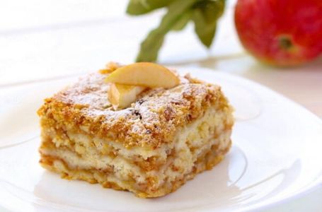 Sočni kolač sa jabukama za koji vam ne treba ni kap tečnosti (RECEPT)