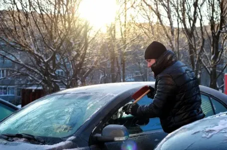 Stručnjak otkriva kako da NAJBRŽE ZAGRIJETE AUTO tokom zime:Pojačajte klimu do kraja, a onda pritisn