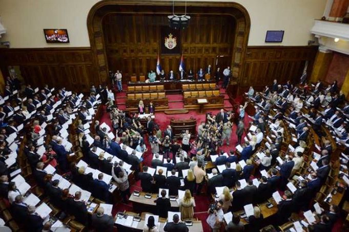 Potpuni haos u Skupštini Srbije: Potukli se član Vlade i opozicioni zastupnik