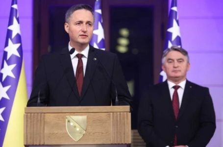 Denis Bećirović: Neka nam je vječna Bosna i Hercegovina