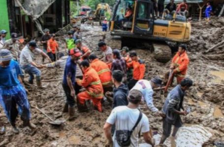 Najmanje 20 poginulih u poplavama i klizištima u Indoneziji