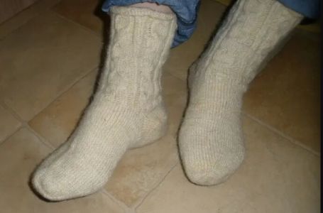 DA LI NOSITE U KUĆI VUNENE ČARAPE? Evo šta vam znači za zdravlje