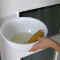 EVO KAKO DA IZBIJELITE POŽUTJELU PVC STOLARIJU ZA TILI ČAS: Samo vam 3 stvari trebaju