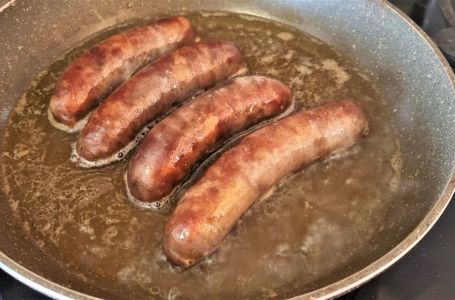 Poznati svjetski kuhar tvrdi da pogrešno pržimo kobasice: KAŽE DA JE JEDINO OVAKO ISPRAVNO