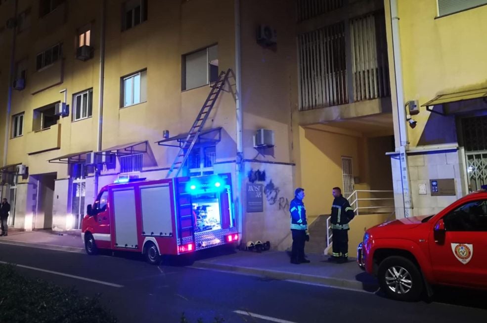 Detalji drame u Mostaru: Žena upucana u stanu, na terenu policajci i vatrogasci