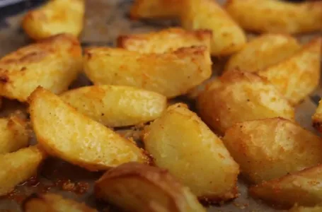 STRUČNJAK UPOZORAVA: Bacite krompir ako primijetite ovo, može biti opasno za vaše zdravlje