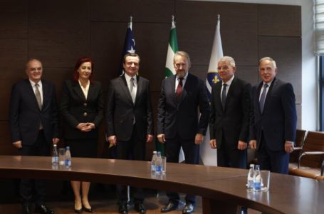 Šta je Bakir Izetbegović poklonio Aljbinu Kurtiju?