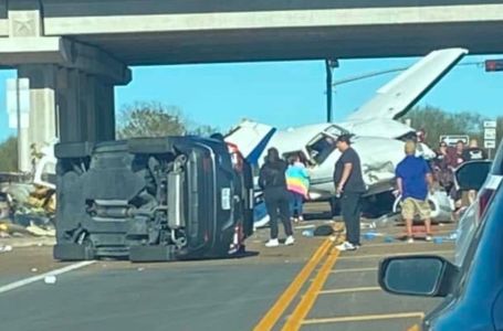 Avion se srušio na automobile, strahuje se da ima poginulih