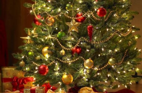 Jeste li već raskitili jelku? Evo do kog datuma treba da poskidate novogodišnje ukrase i zašto