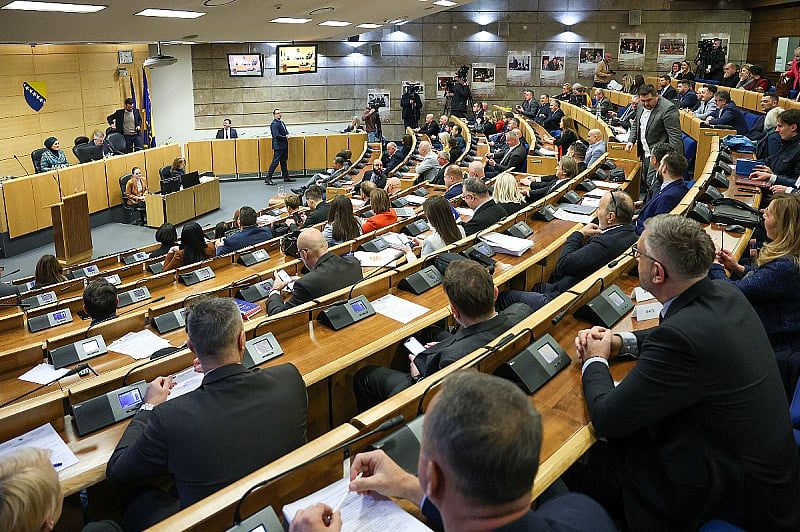 Drama u Parlamentu FBiH: Murphy se videoporukom obratio tokom sjednice, HDZ 1990 napustio salu