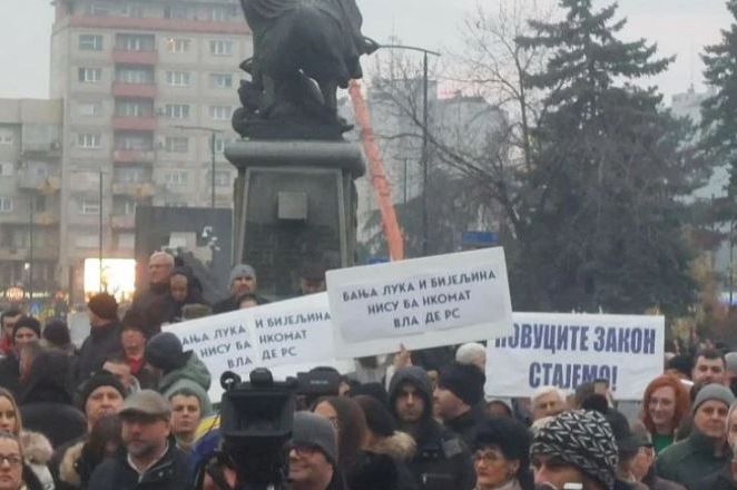 Protesti u Bijeljini i jasna poruka Miloradu Dodiku: "Nisi ti gazda, već narod!"