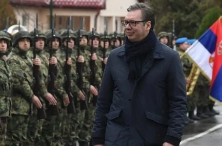 Vučić o vojsci: Momci odustaju jer ne smiju koristiti mobitel između 21 i 7