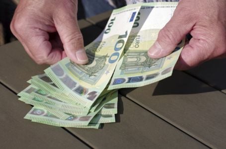 Novac će im samo dolaziti u narednih 5 godina: Ova 4 znaka riješit će sve financijske probleme!