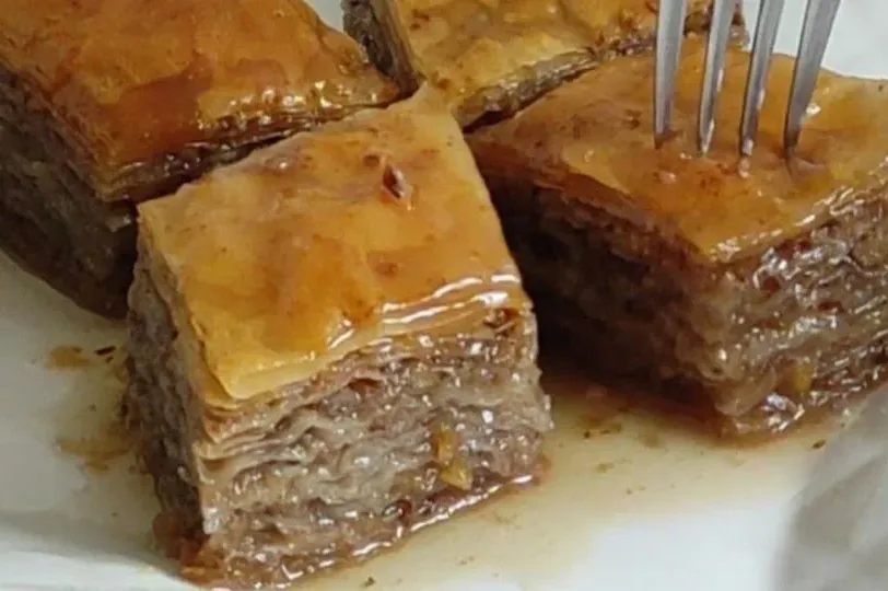 Starinska svekrvina baklava koja se topi u ustima: Bogata, ukusna i jednostavna