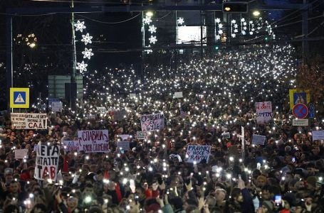 Na sinoćnjim demonstracijama u Srbiji okupilo se više od 100.000 građana